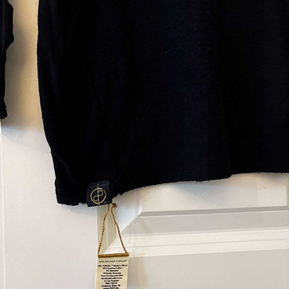 Elegant Black and Gold Women's Dress - Picture 4 of 15